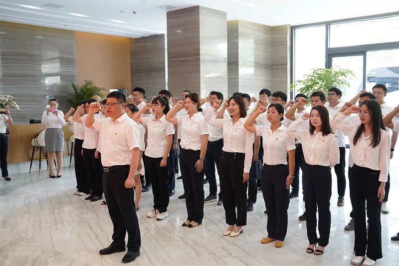 城投集团举行准备党员整体入党宣誓仪式