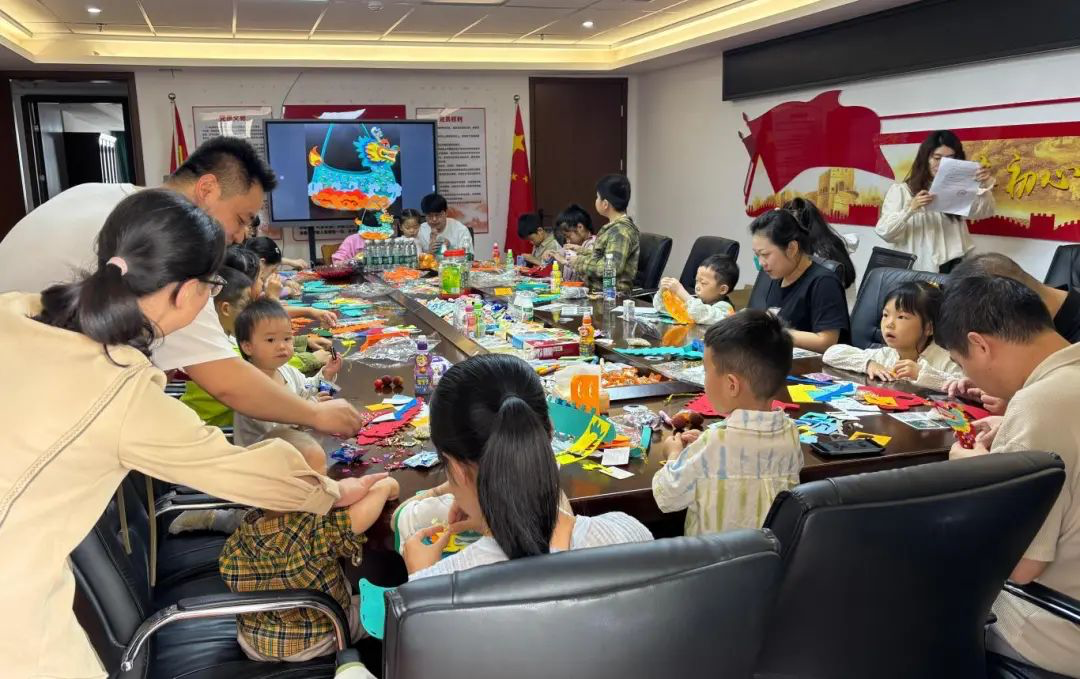 “龙舟巧手童行·六一非遗创艺秀”——88038威尼斯投资生长公司六一亲子活动