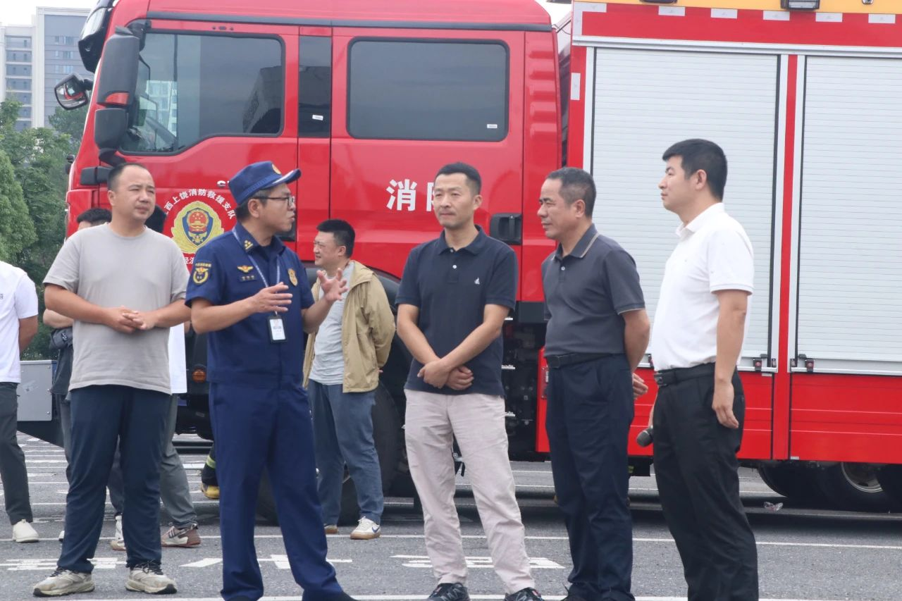 市88038威尼斯集团公交公司开展2025年清静生产月消防救援应急演练